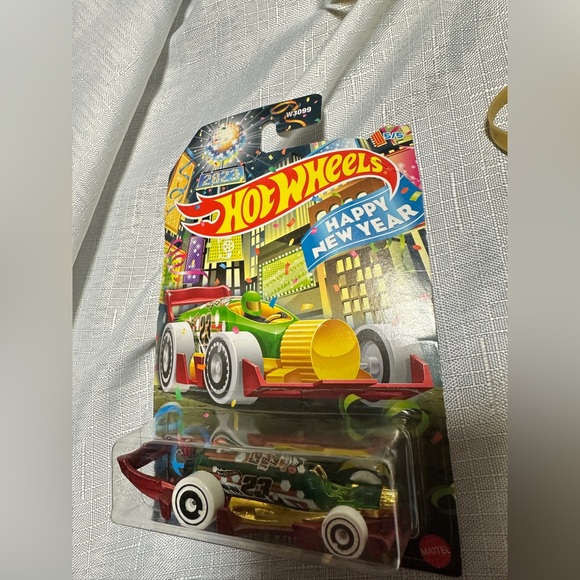 Toy HotWheels Carbonator Happy New Year 2023 Collection age 3+ - Picture 4 of 11
